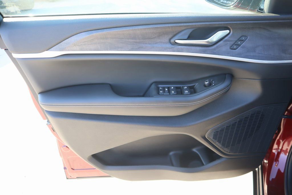 New 2025 Jeep Grand Cherokee L Limited image 16