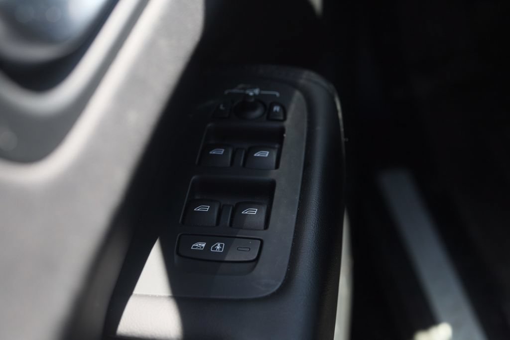 Used 2024 Volvo XC60 B5 Plus w/ Protection Package Premier AWD/4WD image 19