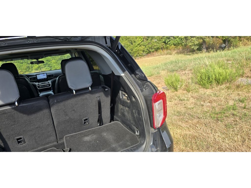 Used 2024 Ford Explorer XLT w/ Equipment Group 202A AWD/4WD image 5