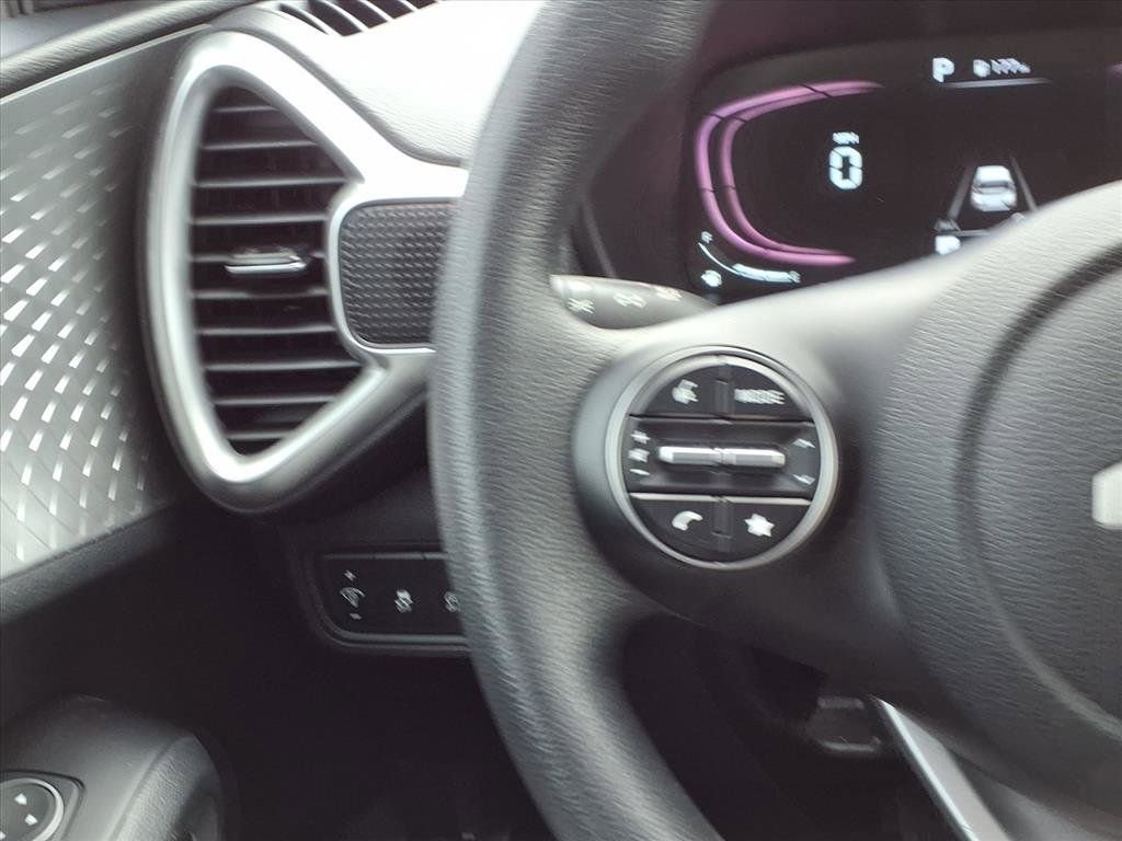 Used 2023 Kia Soul LX image 15