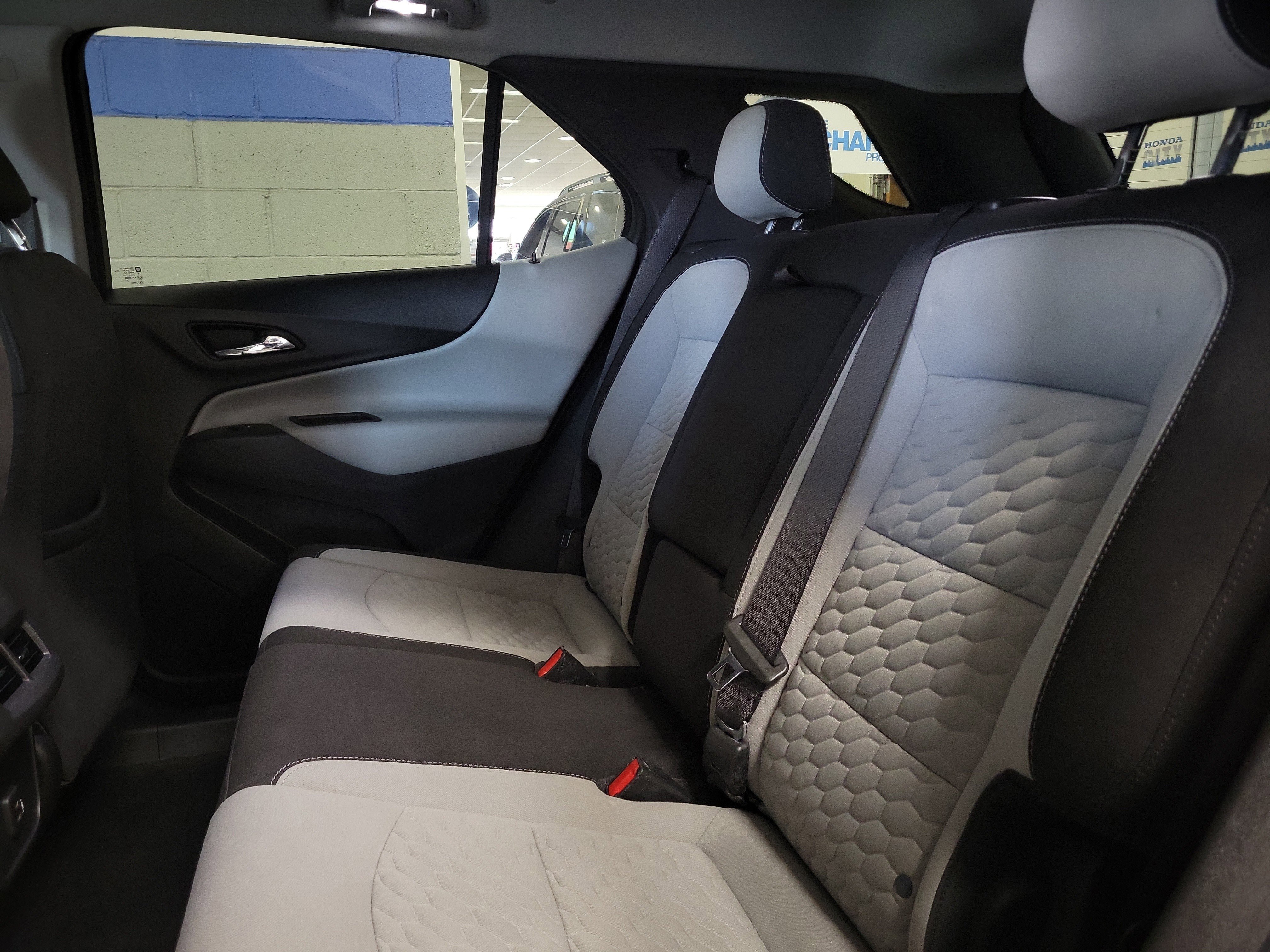 Used 2021 Chevrolet Equinox LS w/ LS Convenience Package image 9