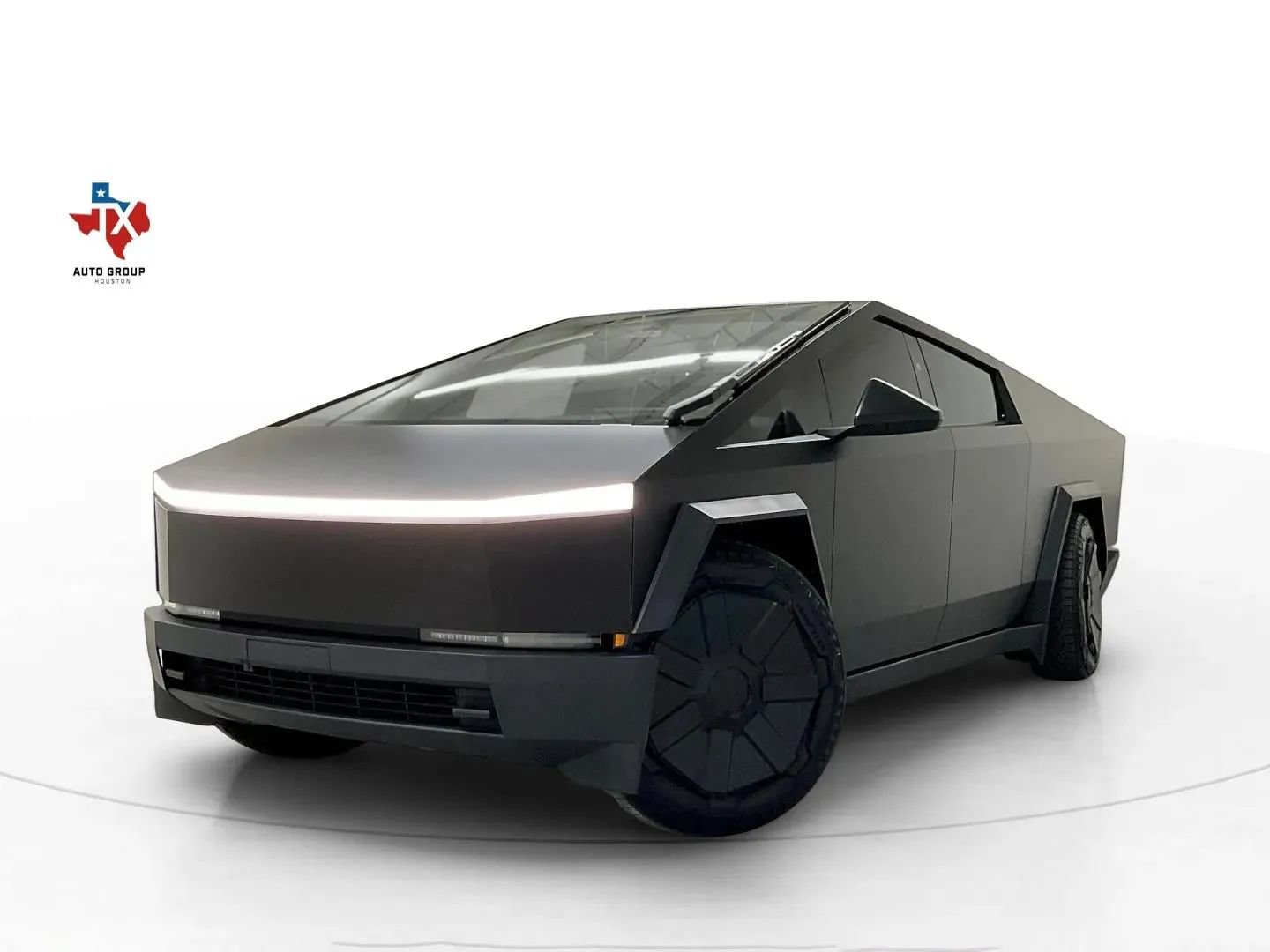 Used 2024 Tesla Cybertruck AWD Crew Cab image 40