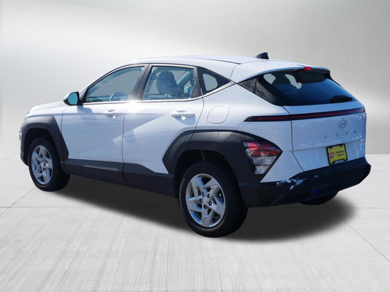Used 2024 Hyundai Kona SE image 5