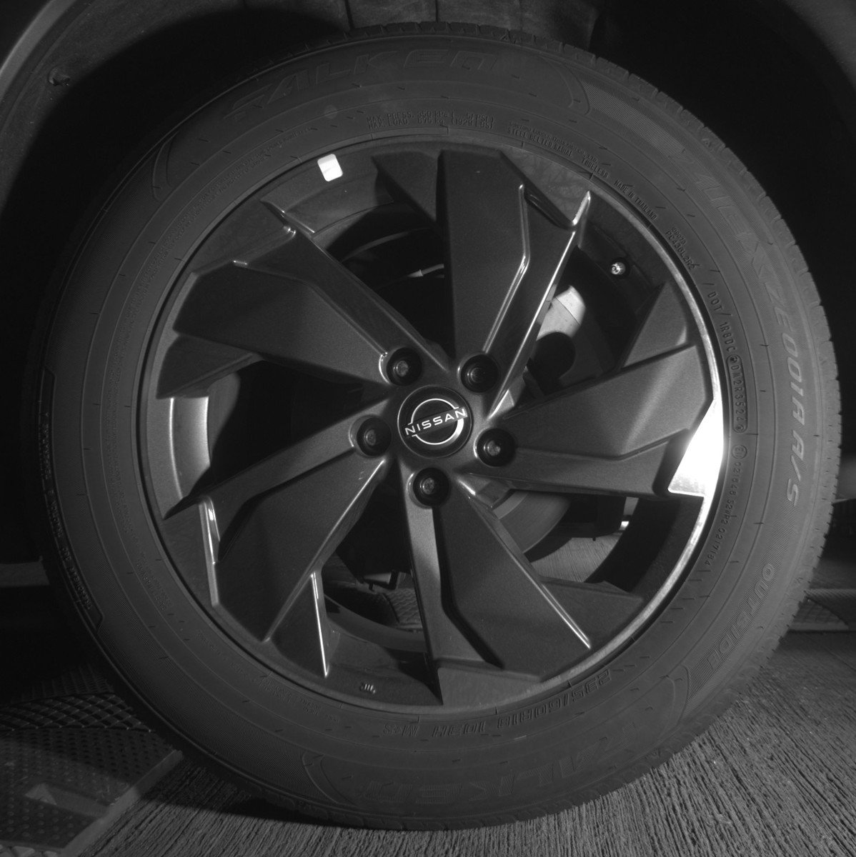 Used 2025 Nissan Rogue SV FWD image 14