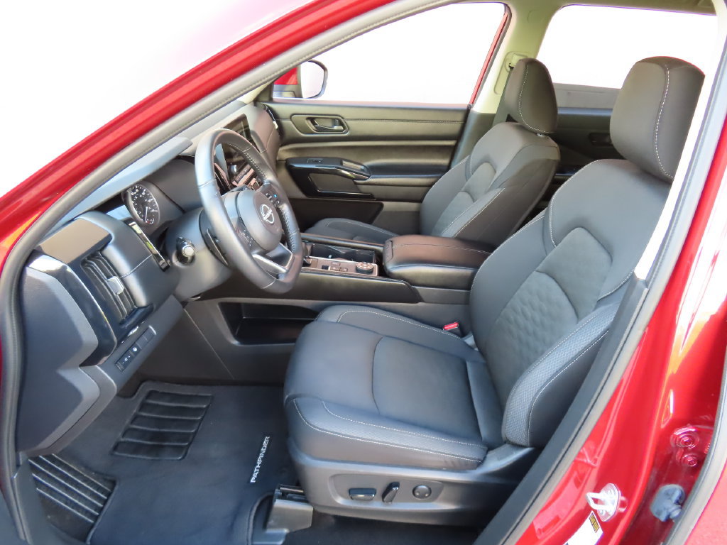 Used 2024 Nissan Pathfinder SV AWD/4WD image 25