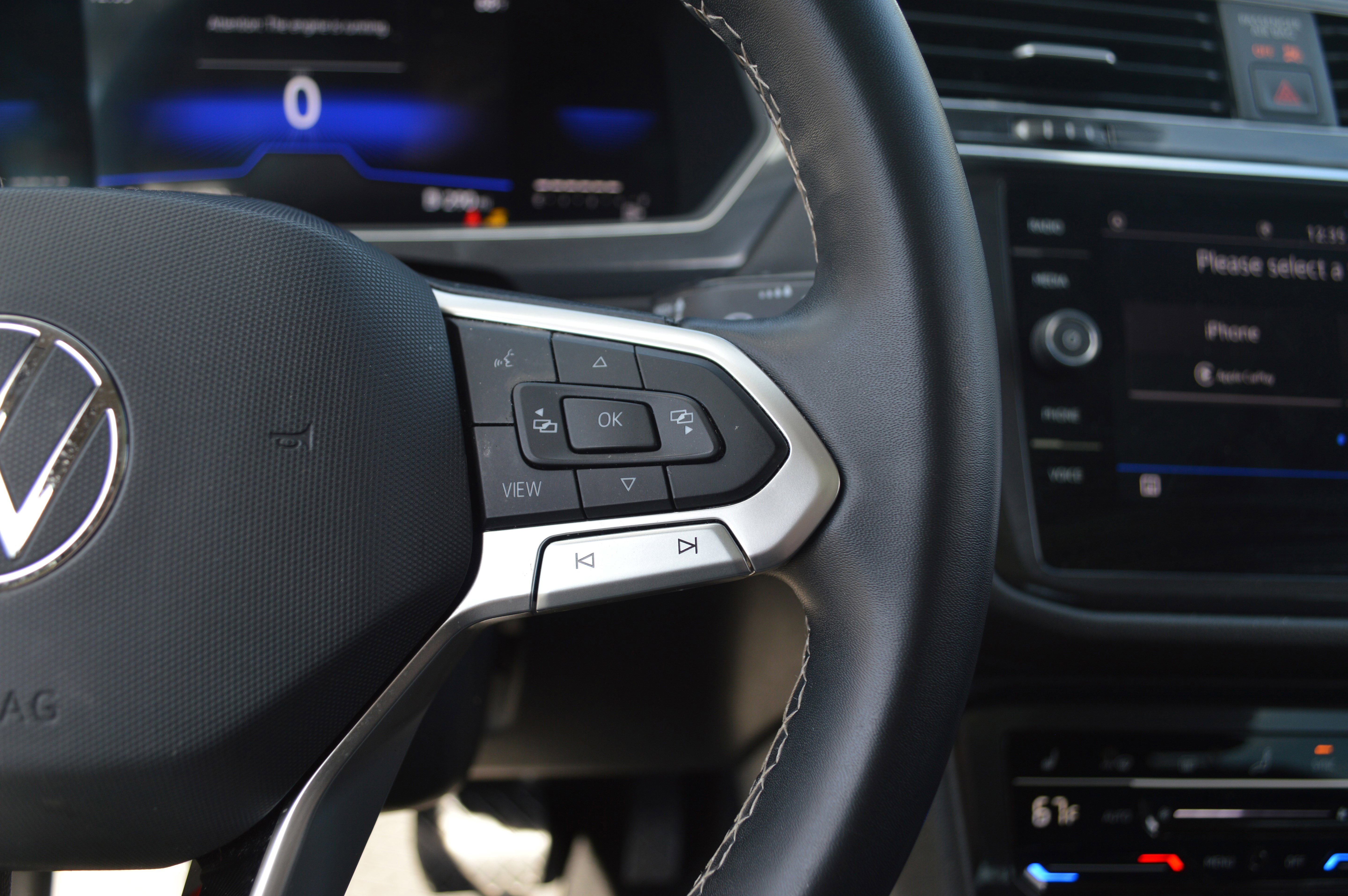 Used 2022 Volkswagen Tiguan SE image 16