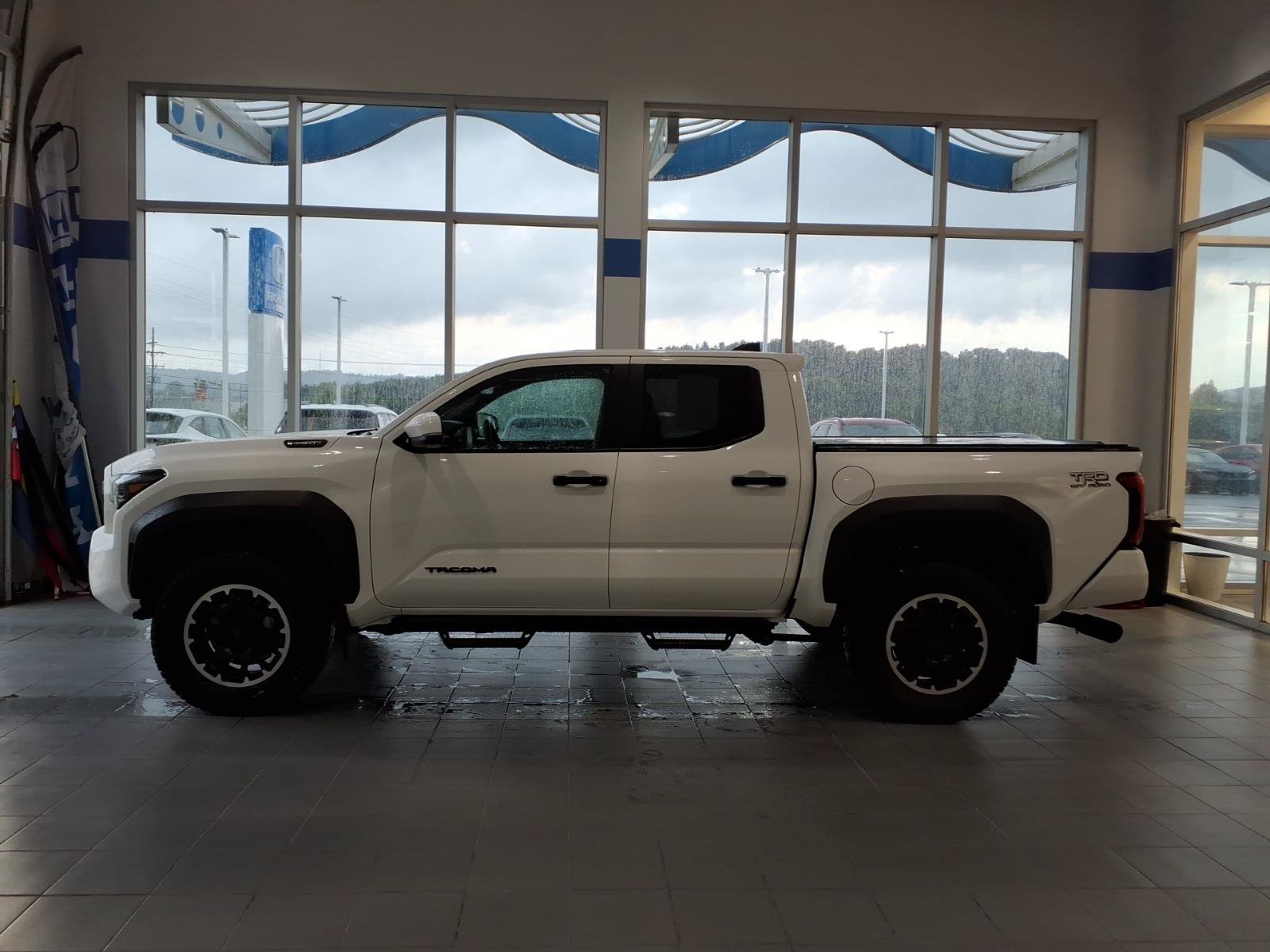 Used 2024 Toyota Tacoma TRD Off-Road w/ TRD Off Road Upgrade Package AWD/4WD image 7