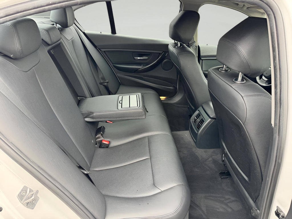 Used 2016 BMW 320i xDrive Sedan AWD/4WD image 25