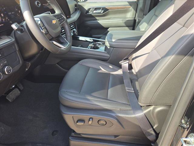 Used 2026 Chevrolet Suburban LT w/ Comfort Package RWD image 15