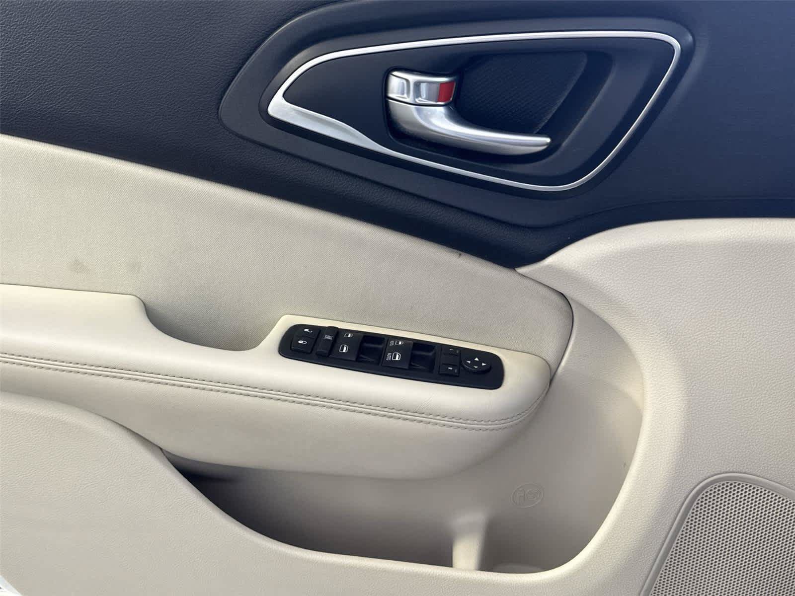 Used 2016 Chrysler 200 Limited FWD image 20