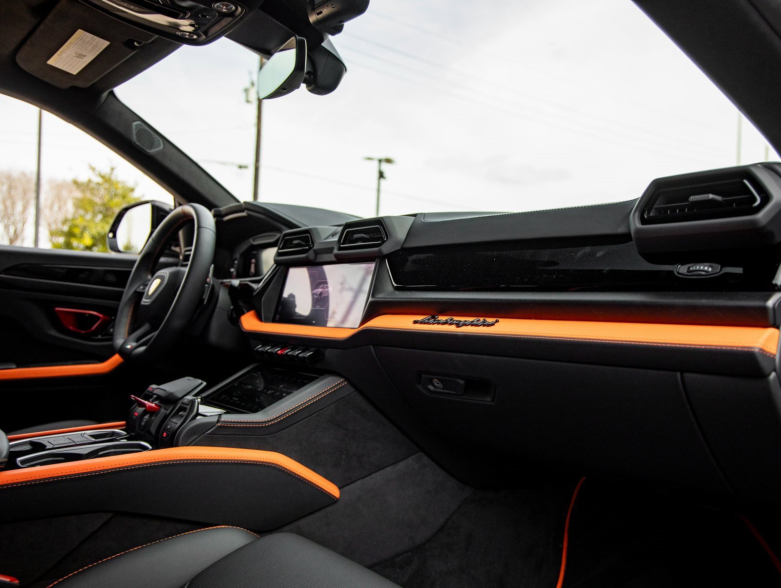 Used 2025 Lamborghini Urus SE image 46