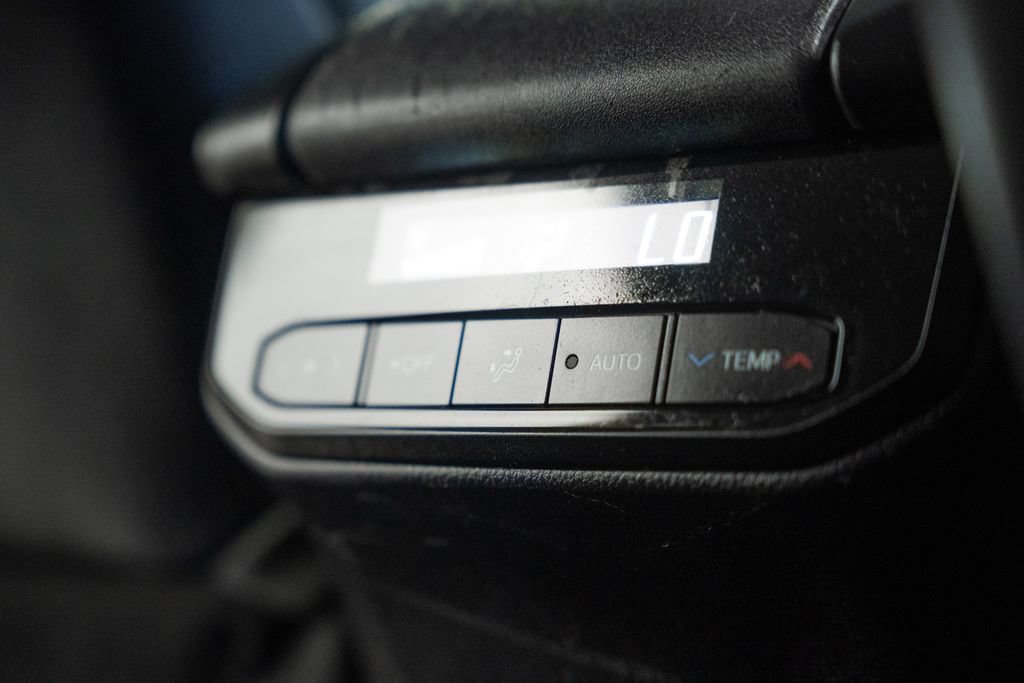 Used 2022 Toyota Highlander XLE AWD/4WD image 33