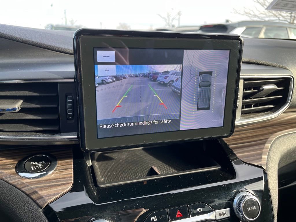 Used 2022 Ford Explorer Limited w/ Equipment Group 301A image 24