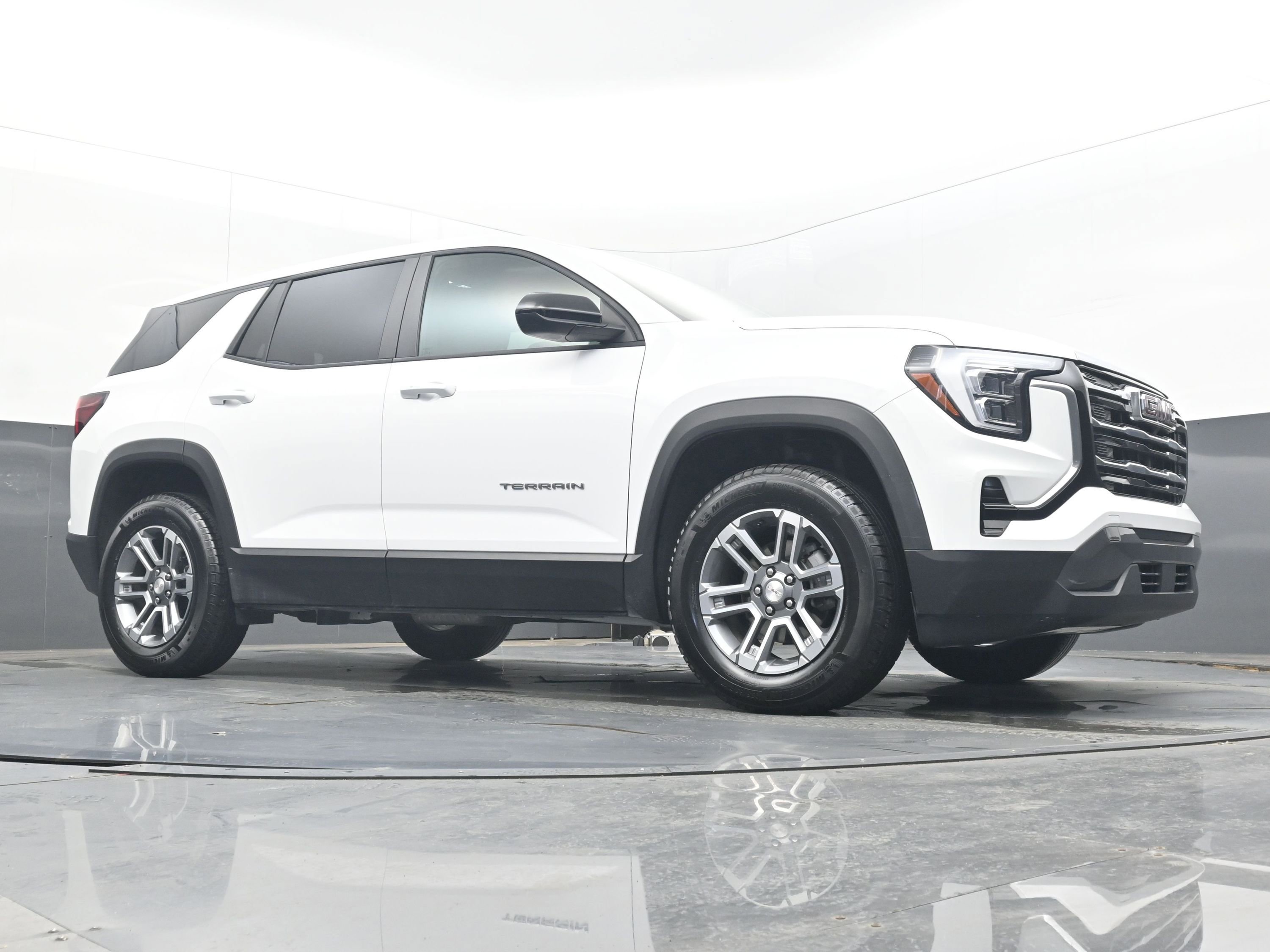 Used 2025 GMC Terrain Elevation image 11