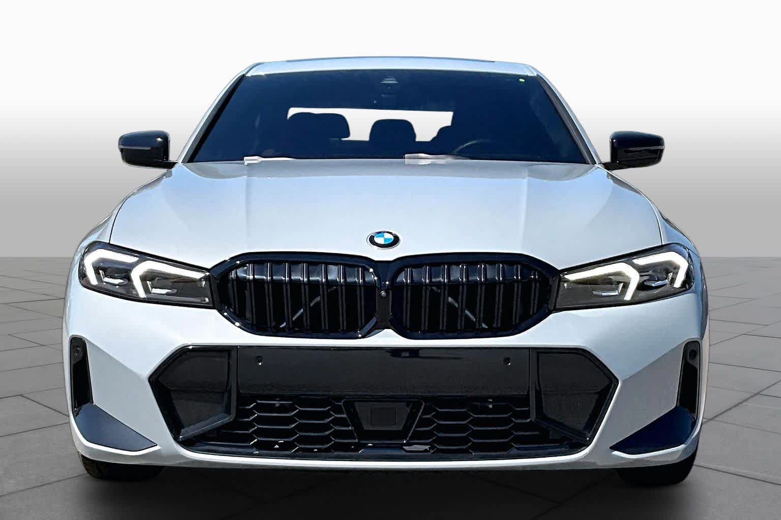 Used 2026 BMW 330i xDrive Sedan w/ M Sport Package AWD/4WD image 3