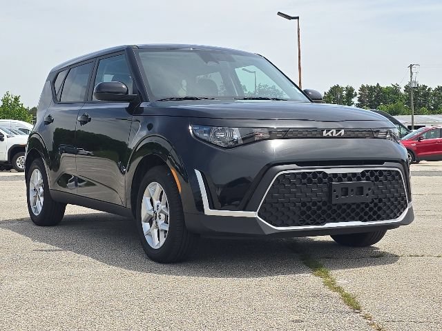 Used 2025 Kia Soul LX w/ LX Technology Package FWD image 7