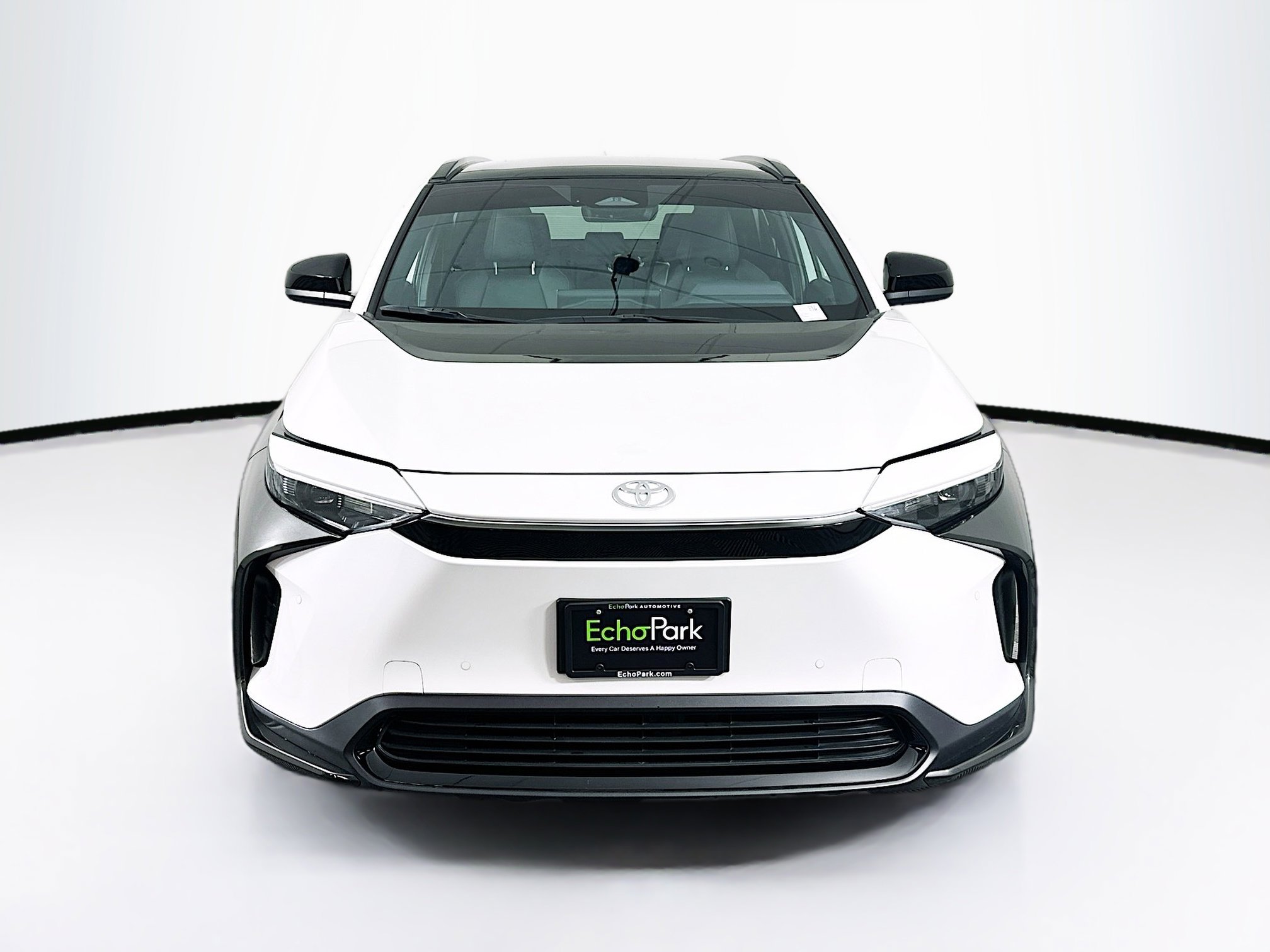 Used 2024 Toyota bZ4X XLE w/ Weather Package image 2