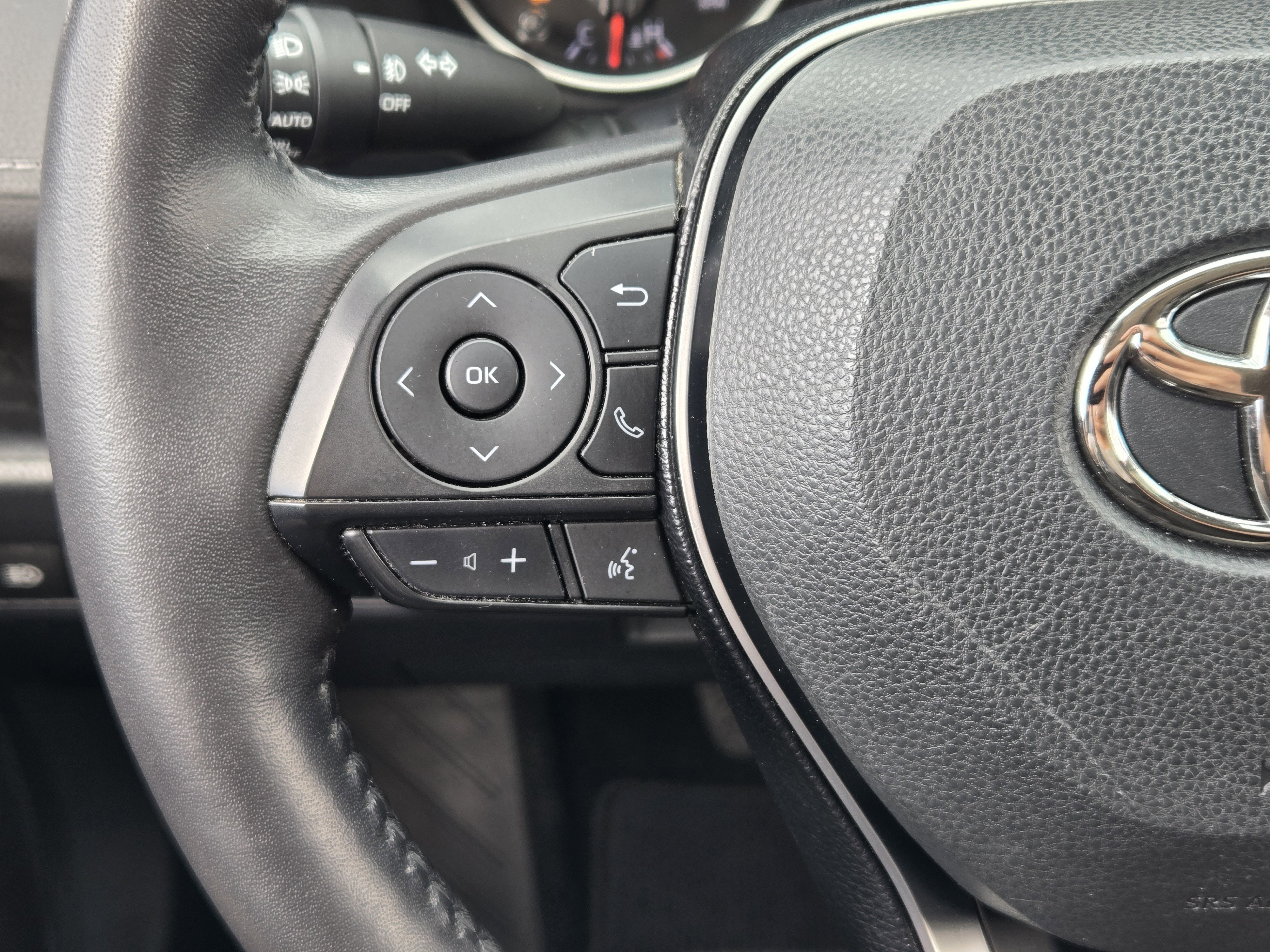 Used 2020 Toyota RAV4 XLE Premium image 33