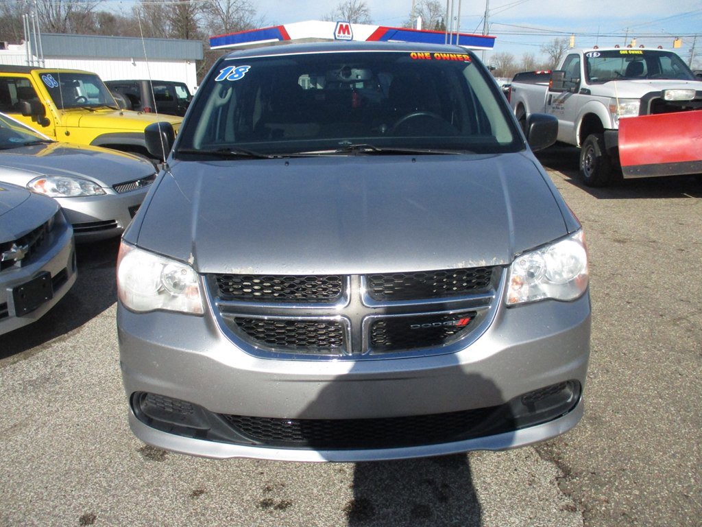 Used 2018 Dodge Grand Caravan SE w/ UConnect Hands-Free Group FWD image 3
