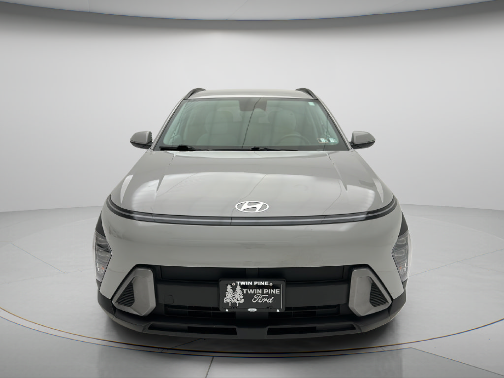 Used 2024 Hyundai Kona SEL AWD/4WD image 2