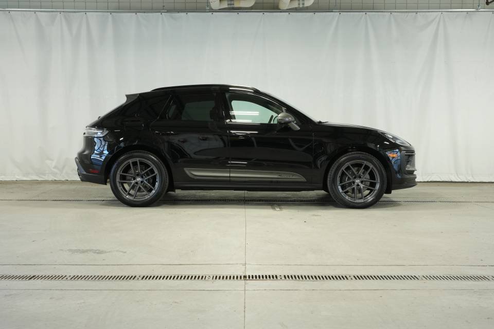 Certified 2026 Porsche Macan Turbo AWD/4WD image 8