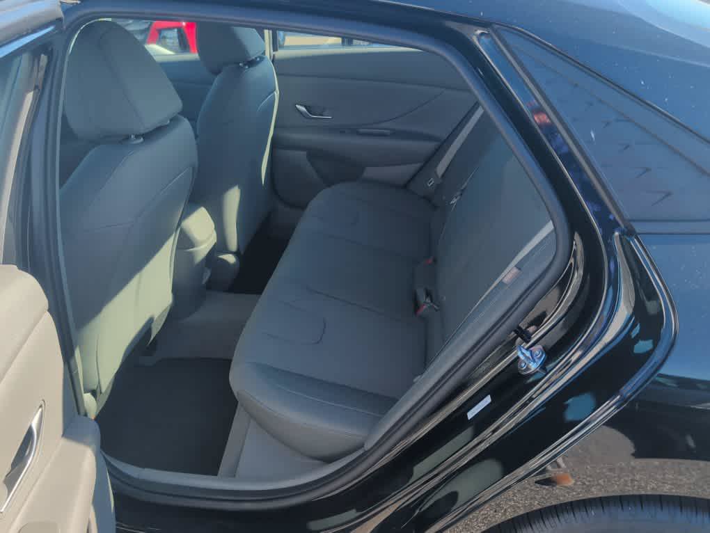 New 2026 Hyundai Elantra SE FWD image 24