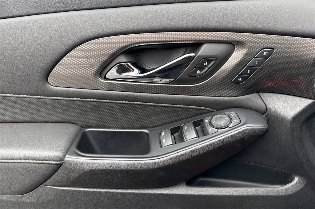 Used 2023 Chevrolet Traverse Premier image 16