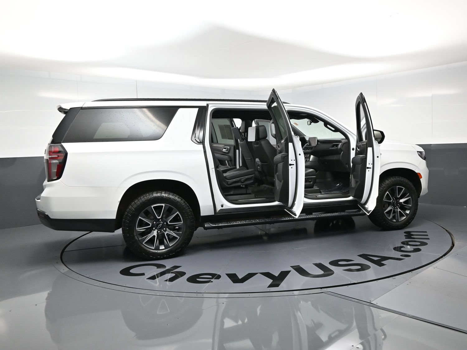 Used 2021 Chevrolet Suburban Z71 w/ Rear Media and Nav Package AWD/4WD image 27