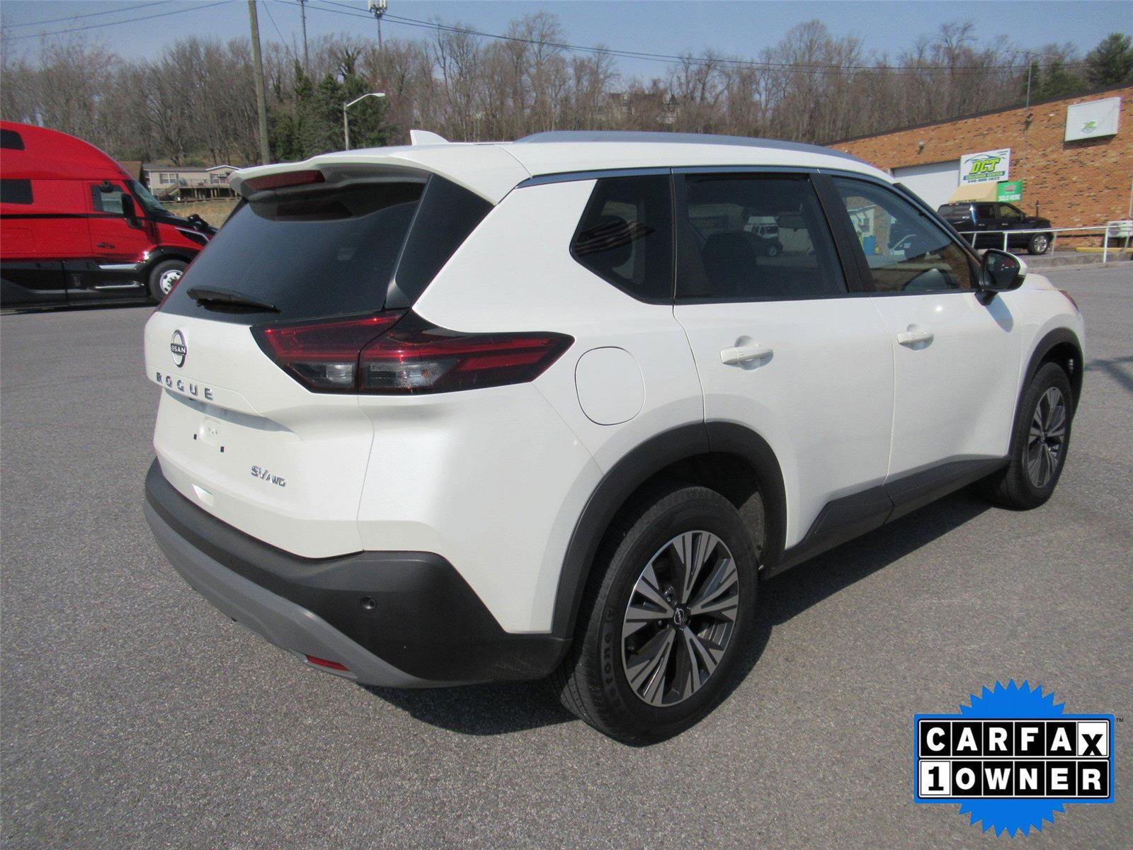 Used 2022 Nissan Rogue SV w/ SV Premium Package image 3