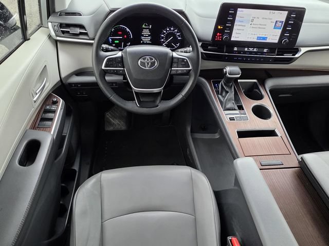 Used 2022 Toyota Sienna XLE FWD image 12