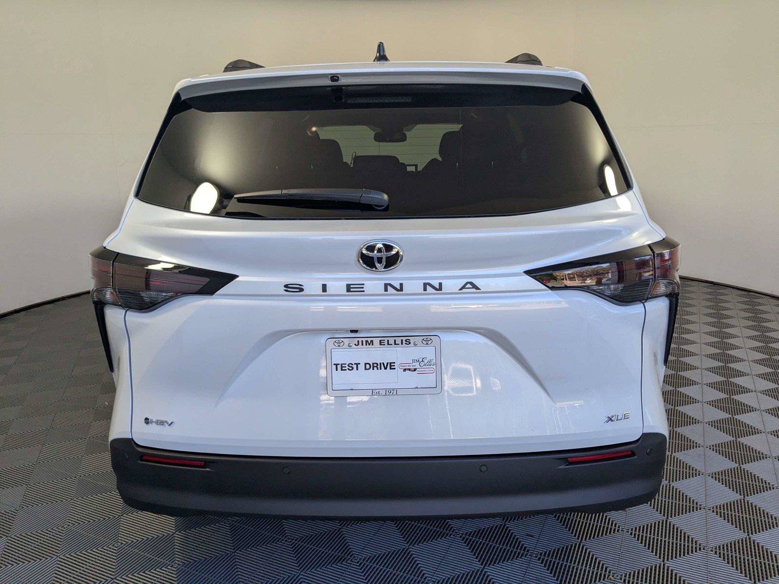 New 2026 Toyota Sienna XLE FWD image 5