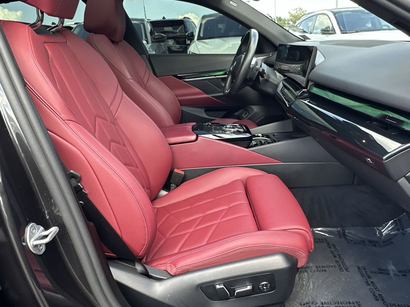 Used 2025 BMW 550e xDrive w/ Executive Package AWD/4WD image 28