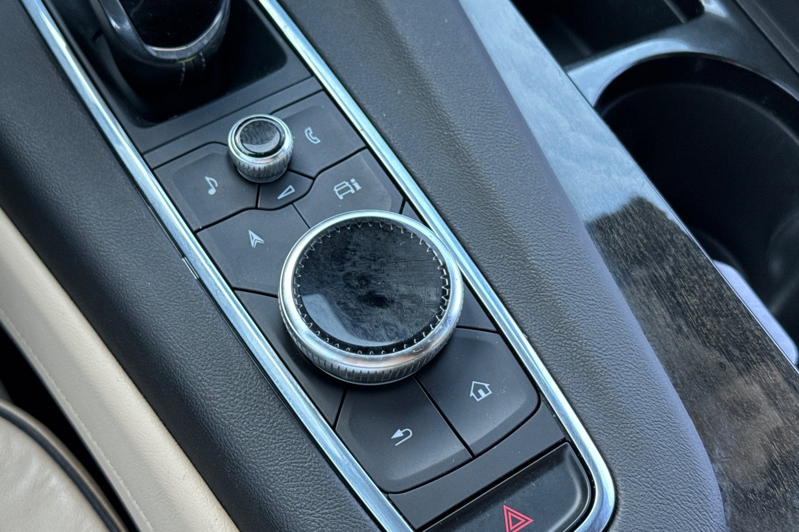 Used 2023 Cadillac Escalade ESV Premium Luxury image 29