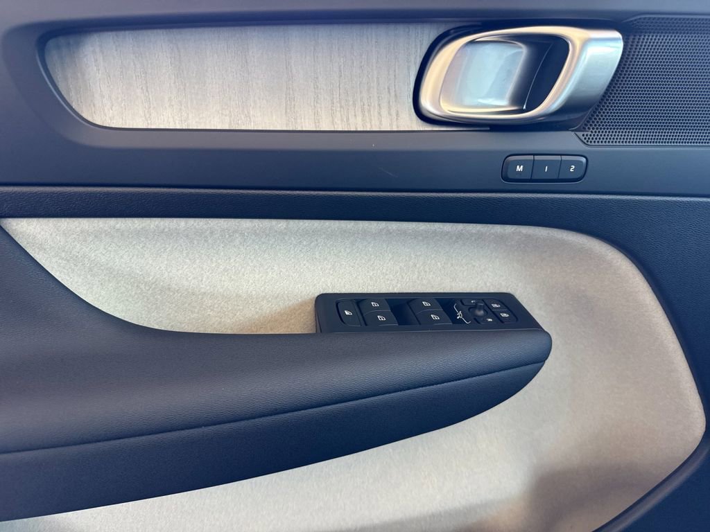 New 2026 Volvo XC40 B5 Plus w/ Protection Package Premier image 10