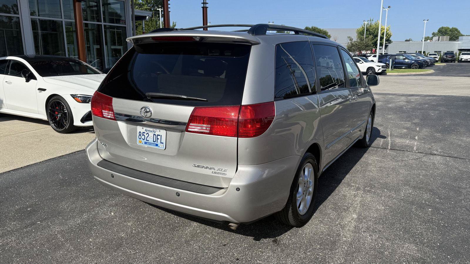 Used 2004 Toyota Sienna XLE Limited FWD image 3
