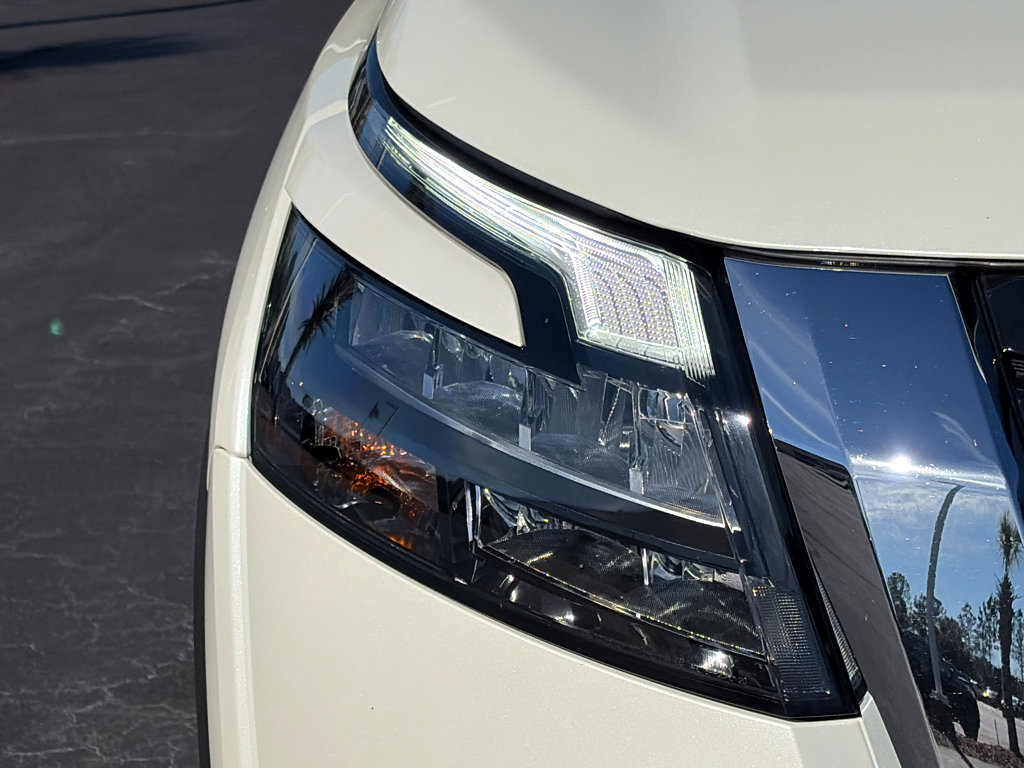 Certified 2024 Nissan Pathfinder SV image 21