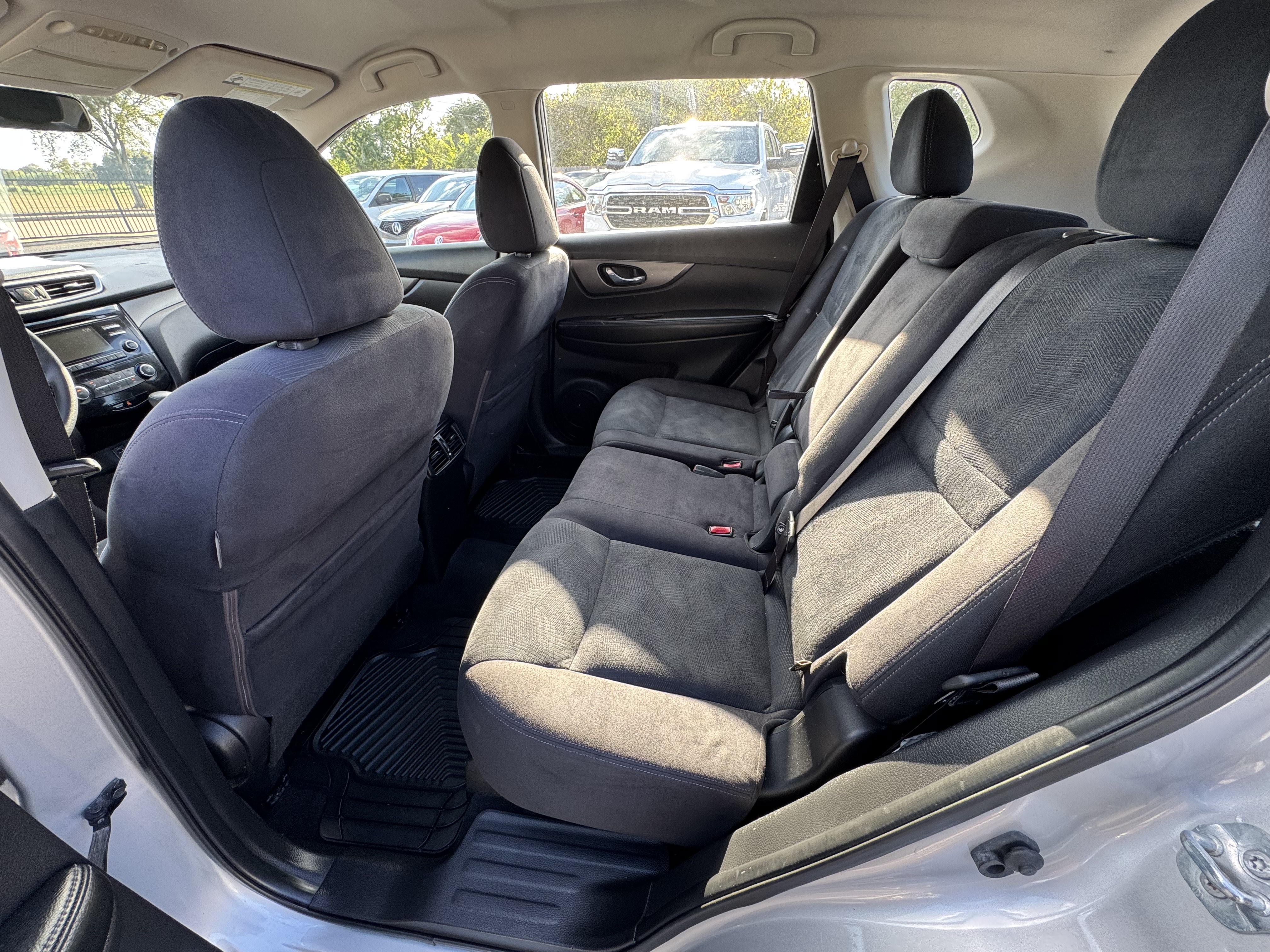 Used 2016 Nissan Rogue S FWD image 18