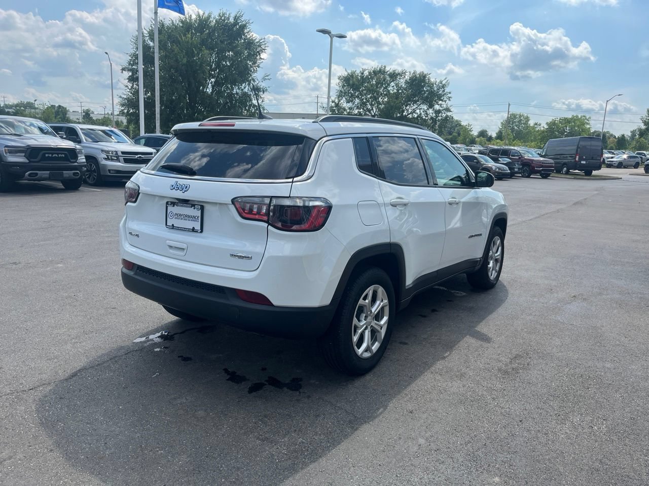 Used 2024 Jeep Compass Latitude AWD/4WD image 3