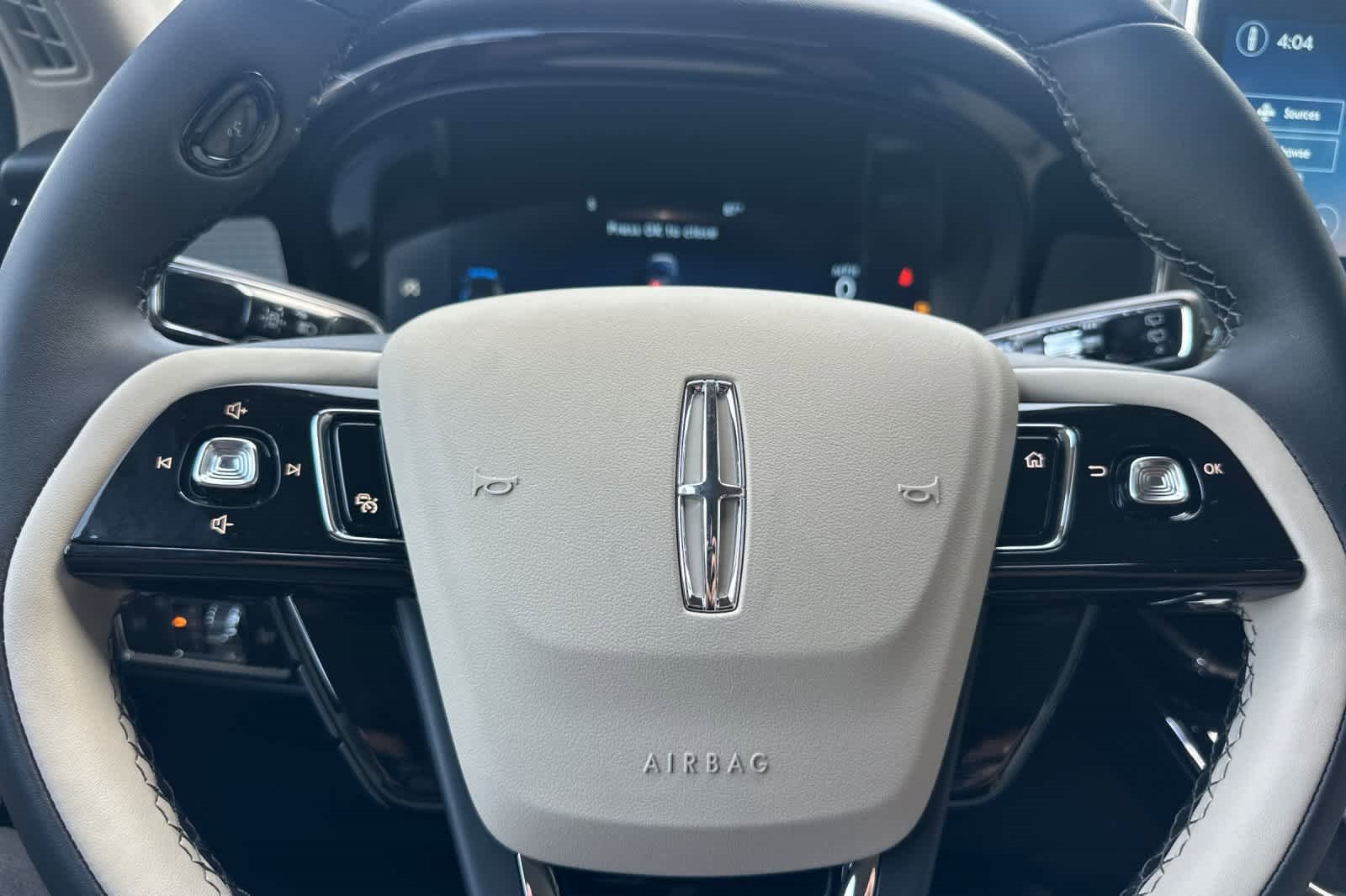 Used 2025 Lincoln Corsair Premiere w/ Equipment Group 101A image 25