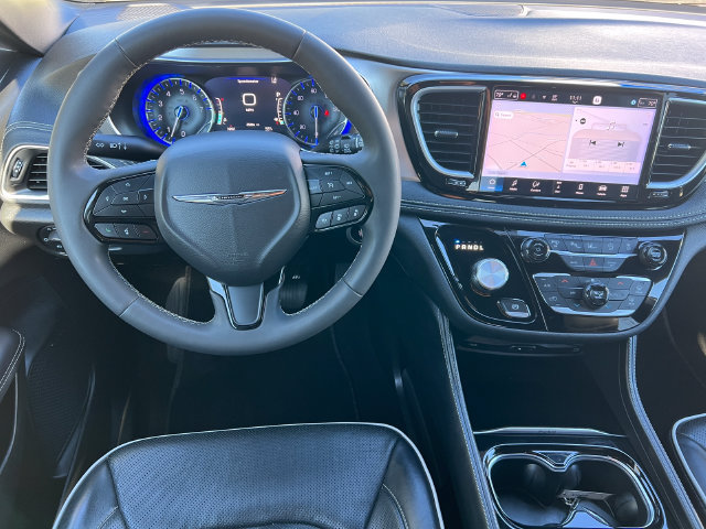 Used 2023 Chrysler Pacifica Limited w/ Uconnect Theater Family Group AWD/4WD image 3