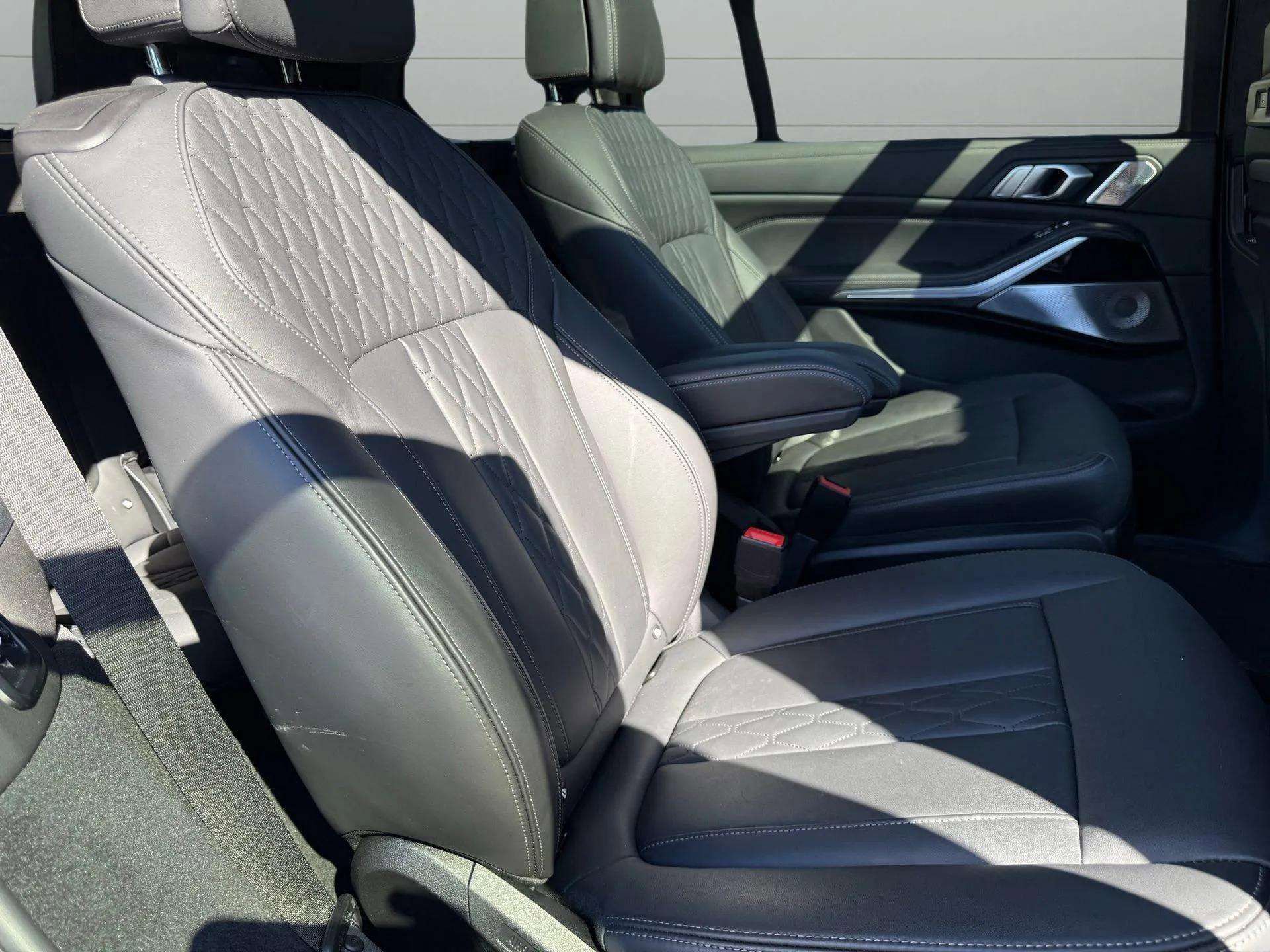 Used 2022 BMW X7 M50i image 31