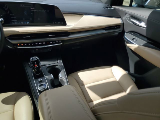 Certified 2024 Cadillac XT4 Luxury w/ Cold Weather Package image 14