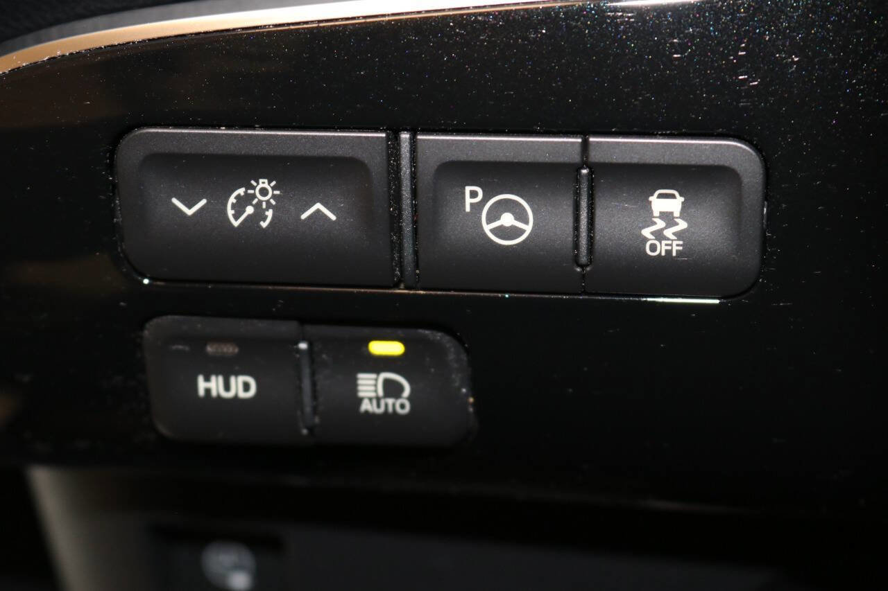 Used 2017 Toyota Prius Prime Advanced image 60