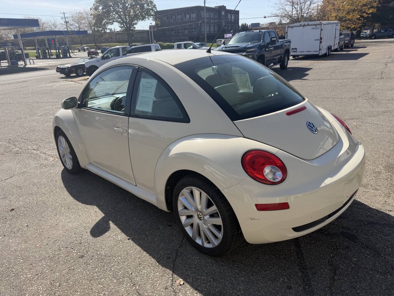 Used 2008 Volkswagen Beetle S FWD image 2