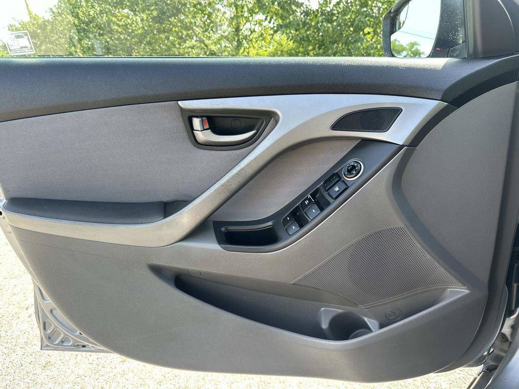 Used 2016 Hyundai Elantra SE w/ Option Group 02 FWD image 25