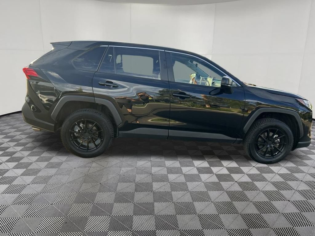 Used 2023 Toyota RAV4 LE AWD/4WD image 9