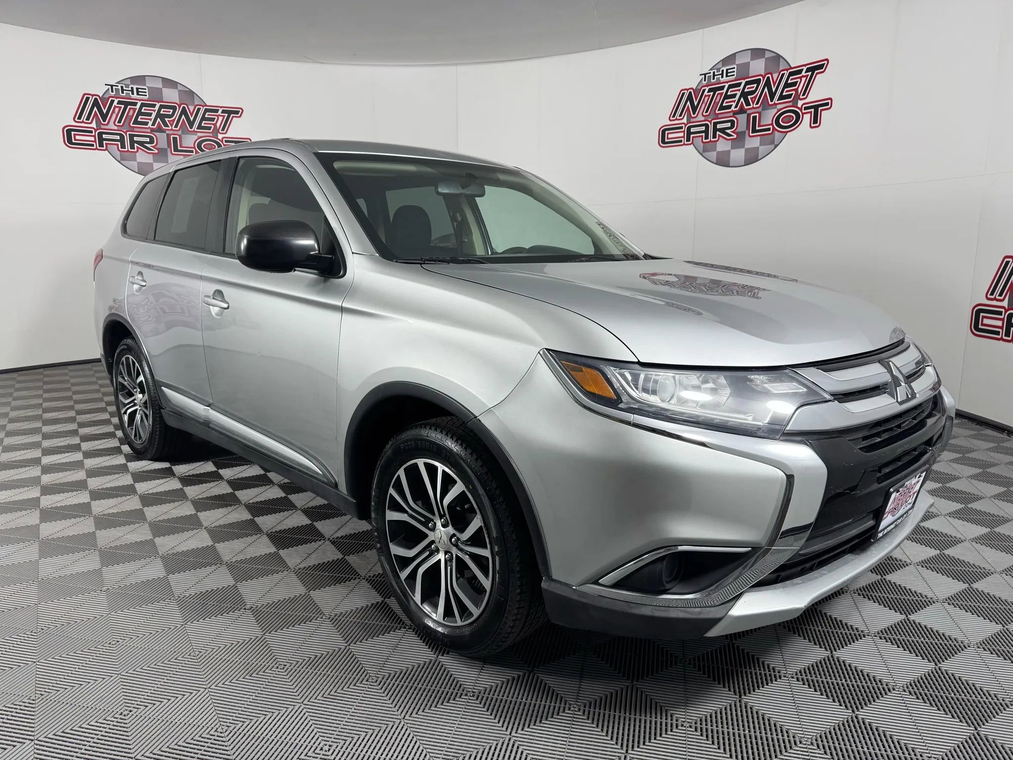 Used 2018 Mitsubishi Outlander ES image 9