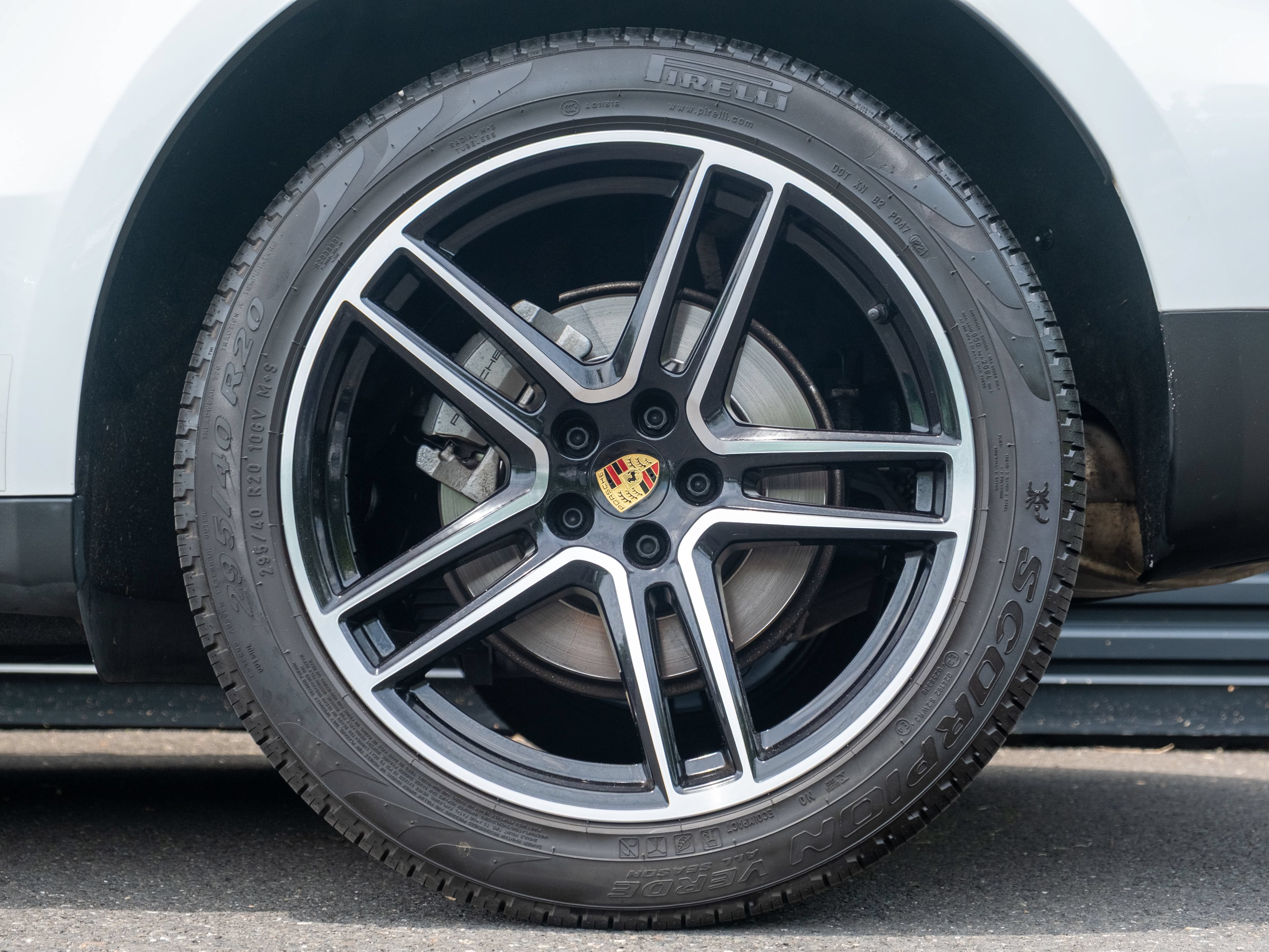 Certified 2021 Porsche Macan S AWD/4WD image 13