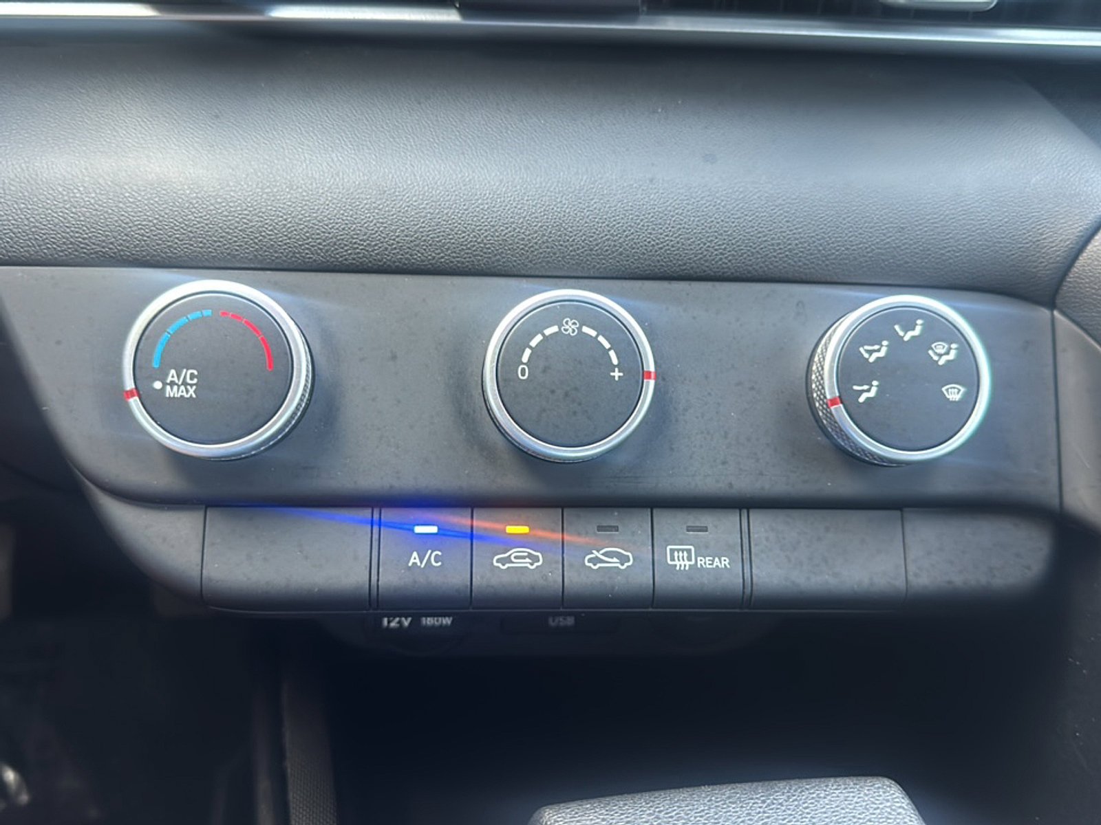 Used 2025 Hyundai Elantra SE FWD image 33