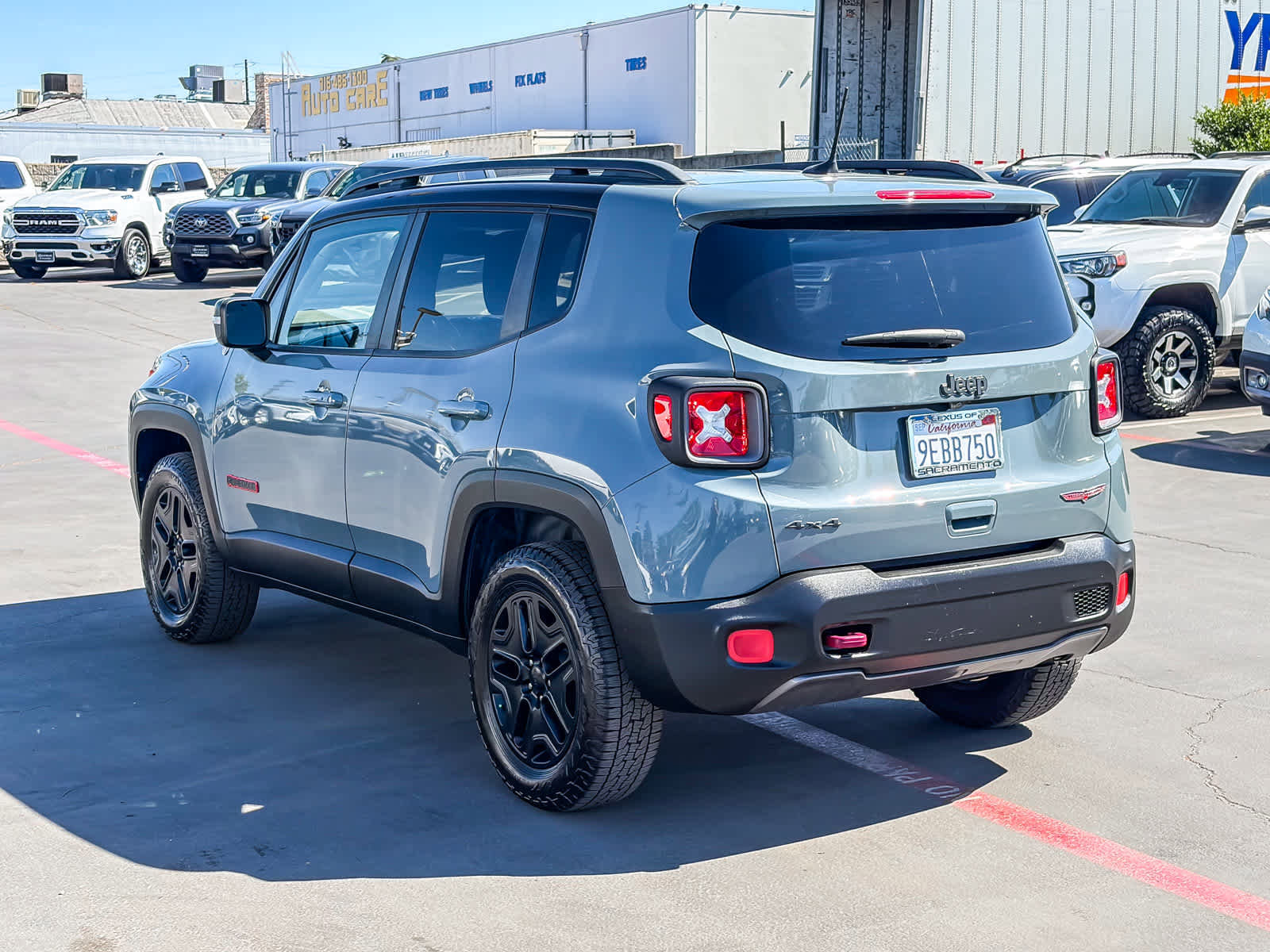 Used 2018 Jeep Renegade Trailhawk w/ Cold Weather Group II image 2